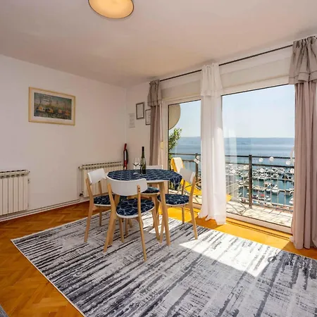 Apartman In 45266 Novi Vinodolski